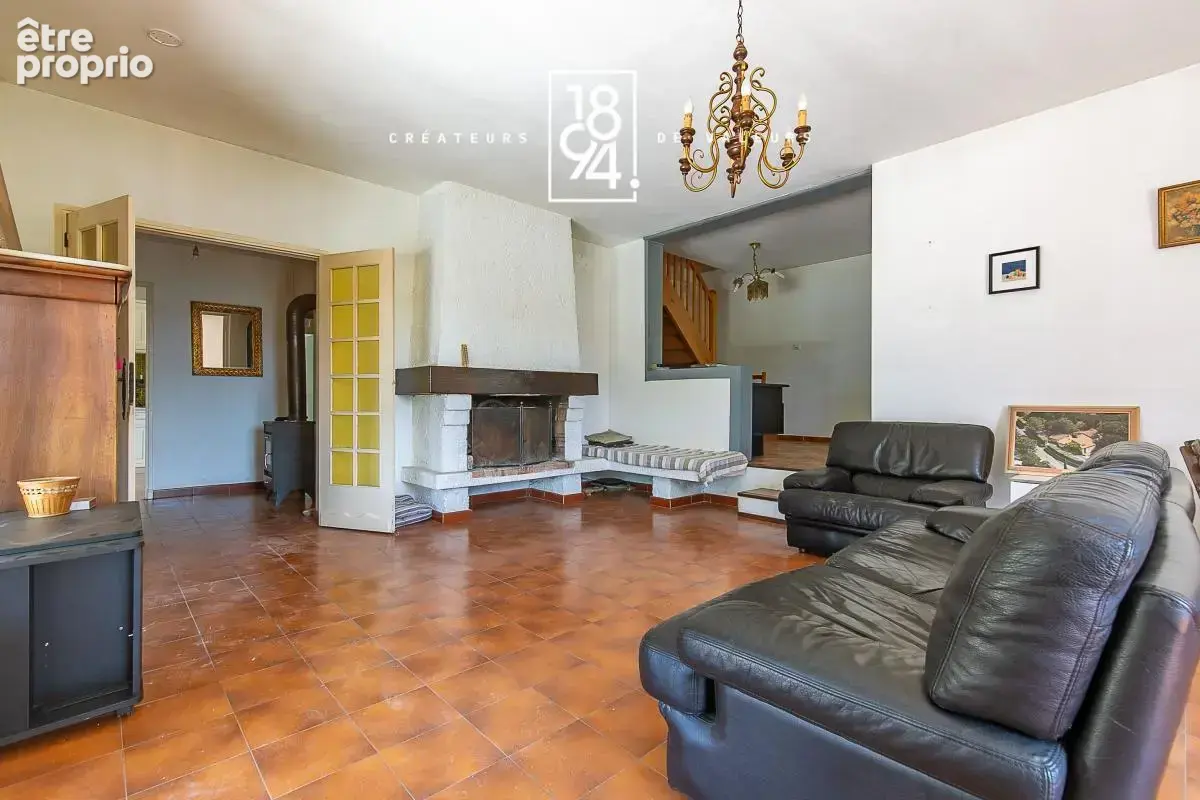 Maison familiale d'environ 160 m² avec piscine édifiée sur un terrain de 1 430 m² entre Eoures et Aubagne 13400 - photo 6