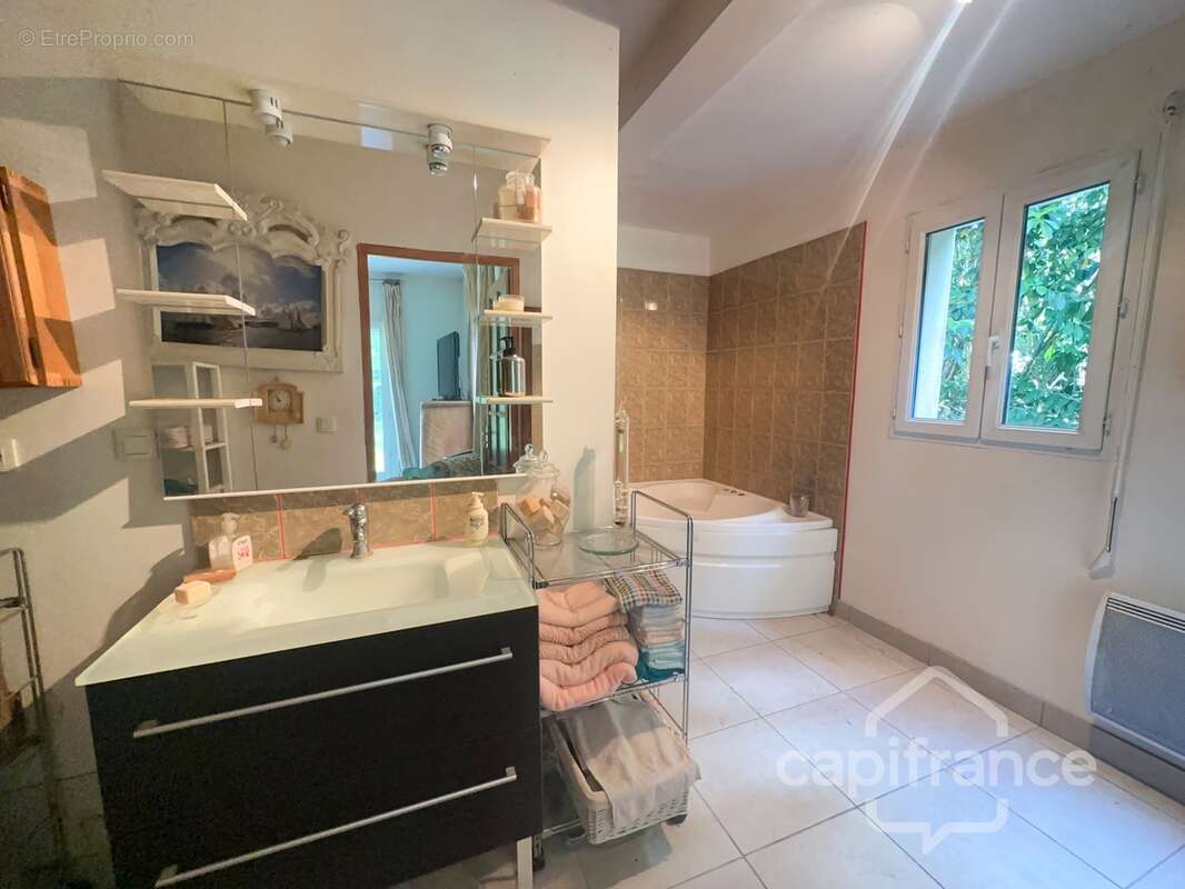 Maison familiale de 225 m² avec dépendance sur 3 022 m² - Domaine de Carheil à Plessé - photo 12