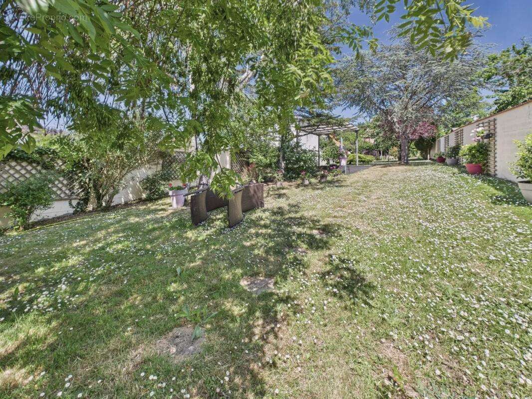 Maison à SAINTRY-SUR-SEINE