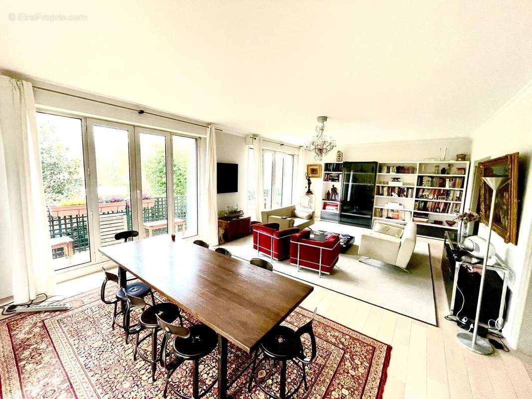 Appartement à NEUILLY-SUR-SEINE