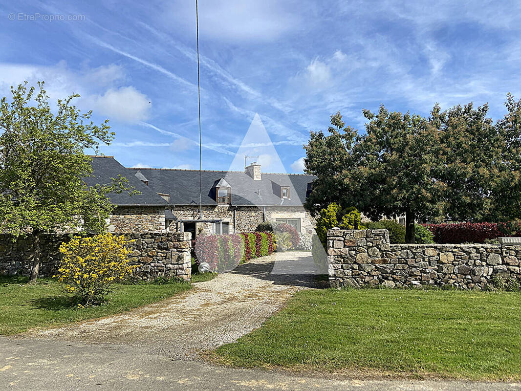 Maison à HENANBIHEN