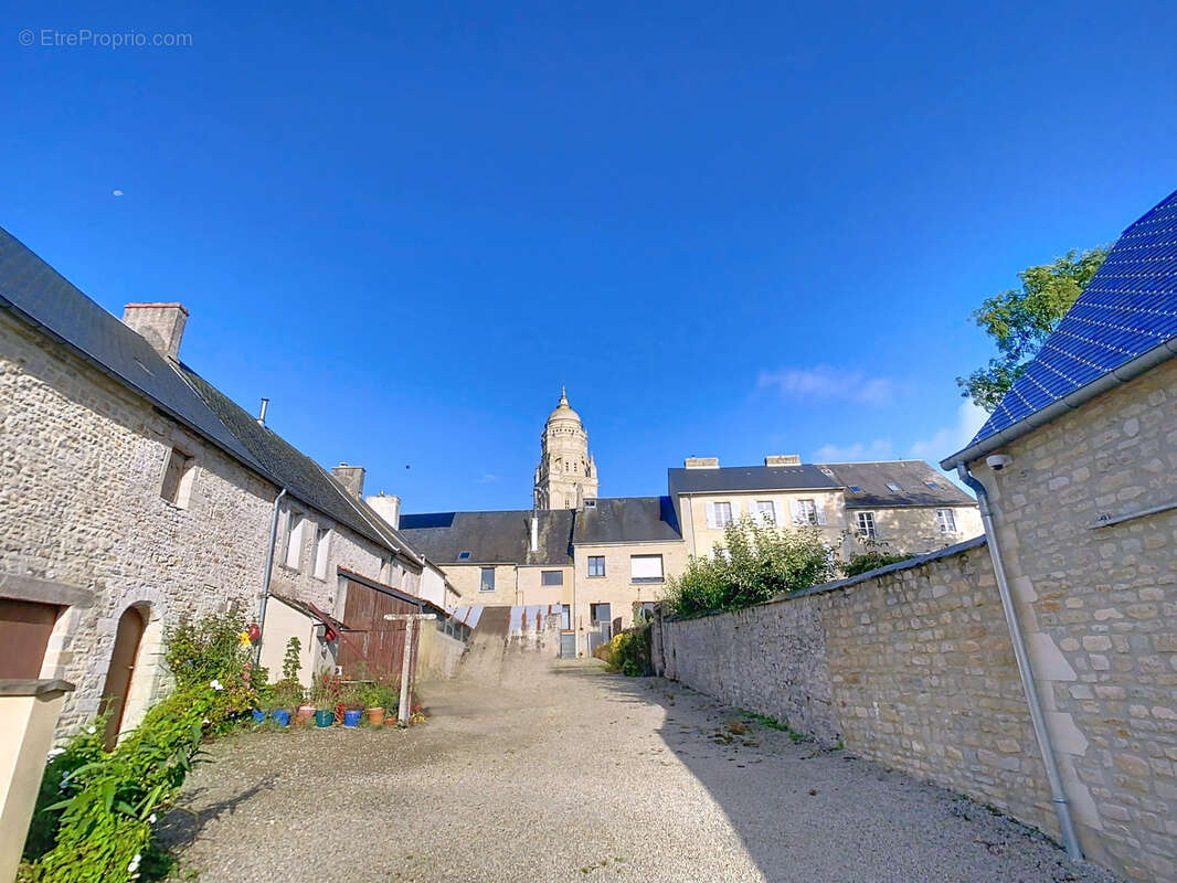 Maison à SAINTE-MARIE-DU-MONT