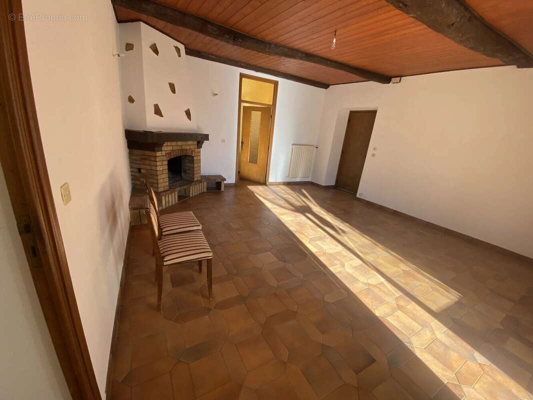 Appartement à TOUET-DE-L&#039;ESCARENE