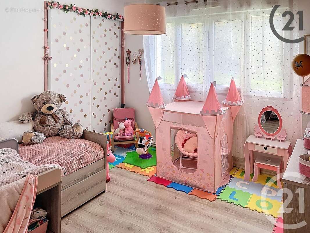 Maison à ESCOLIVES-SAINTE-CAMILLE