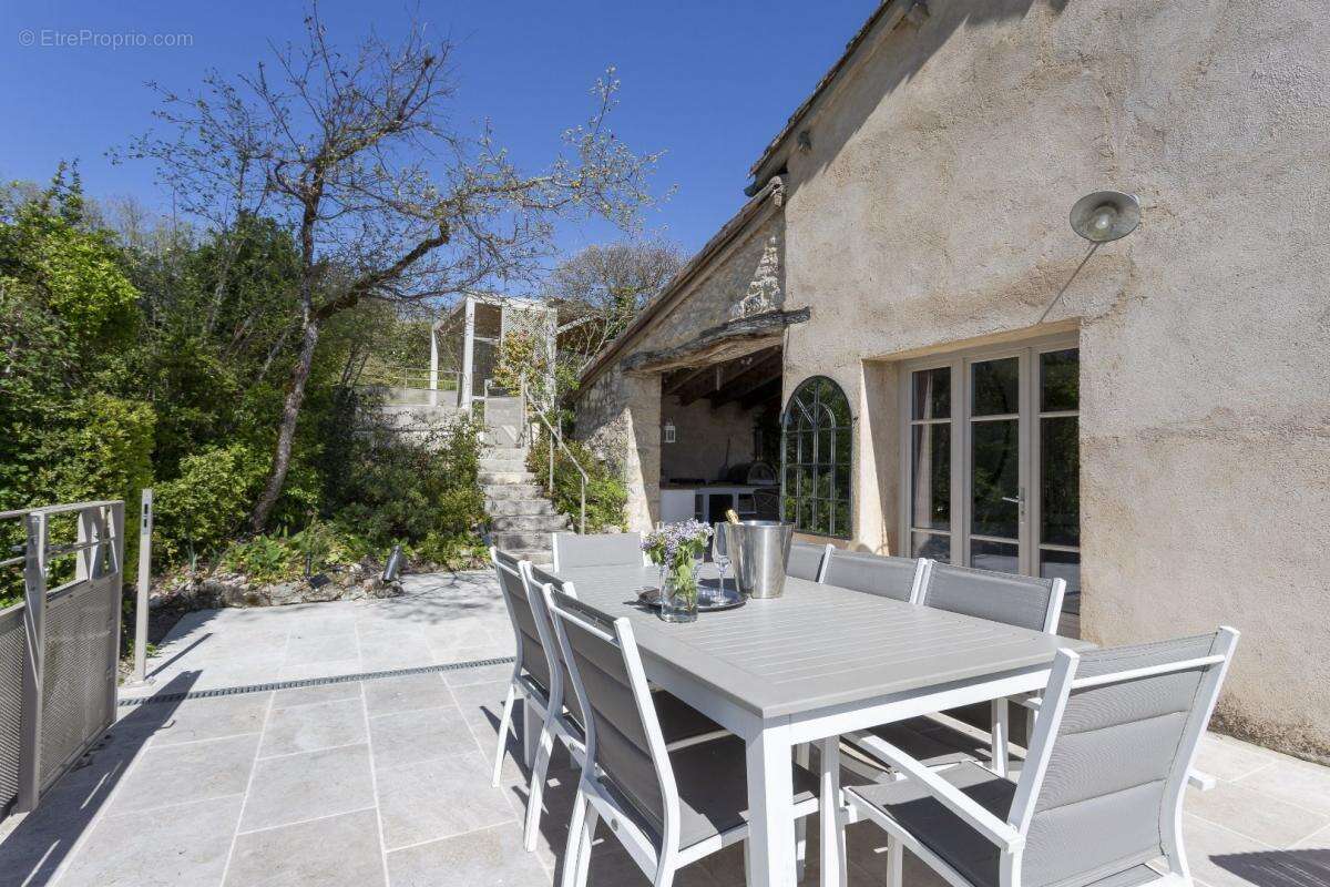 Maison à CAHUZAC-SUR-VERE