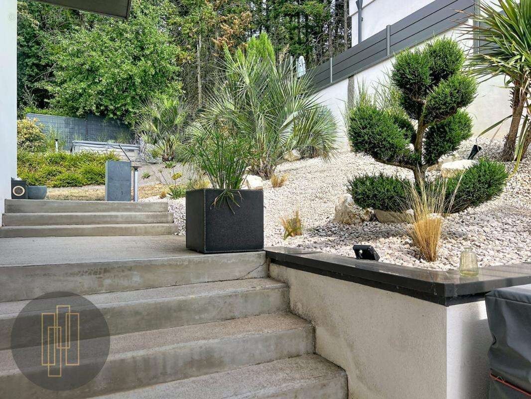 Exclusivité - Maison contemporaine 4 chambres au centre de Reyrieux - photo 14