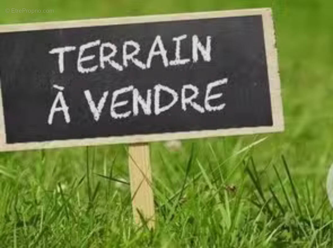 Terrain à SAINT-CREPIN-IBOUVILLERS