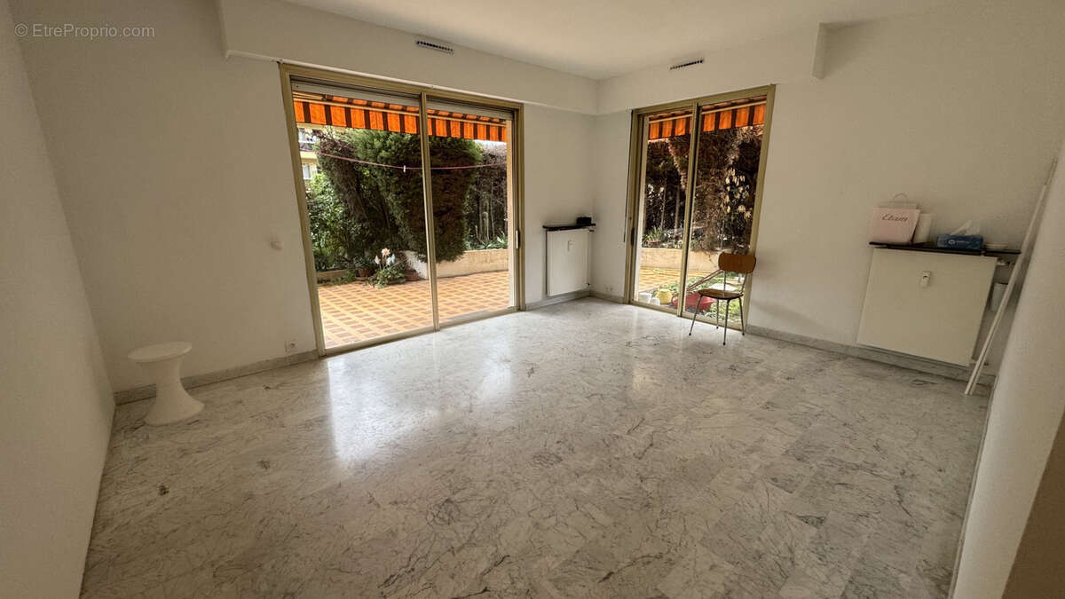 À vendre - 3 pièces - 68m2 - terrasse de 40m2 - cave + garage - centre ville / beaulieu sur mer - 690 000€ hai - photo 3