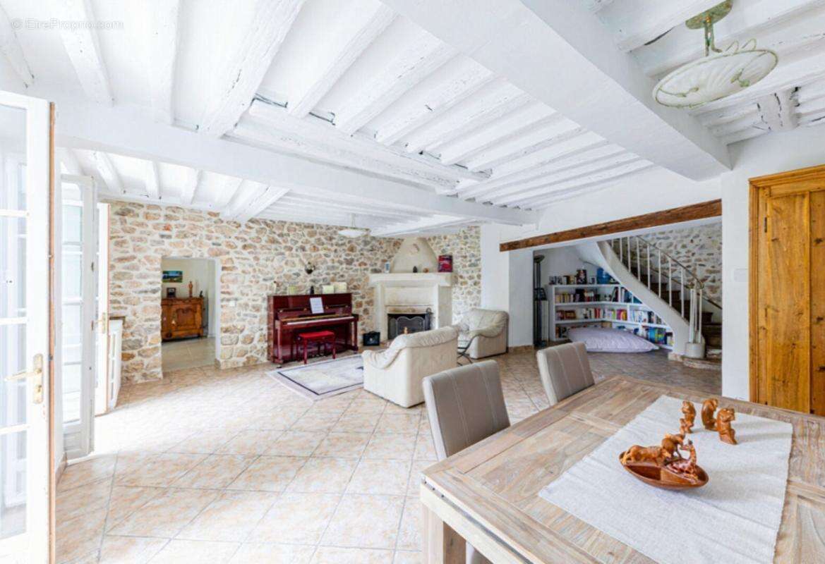 Maison 8 pièces de 235 m² habitables avec jardin et garage à vendre à Triel sur Seine (78) - photo 4