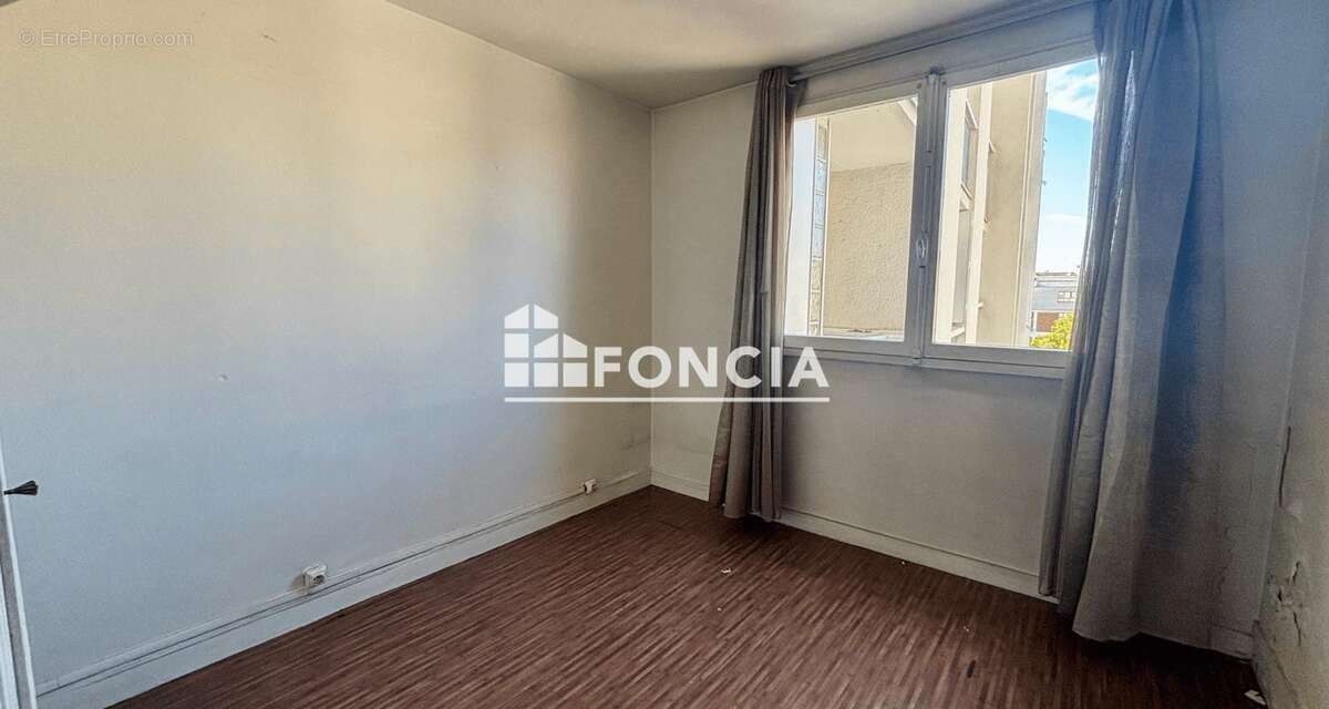 Vue dégagée pour ce 3 pièces Traversant Est/Ouest. Balcon - photo 7
