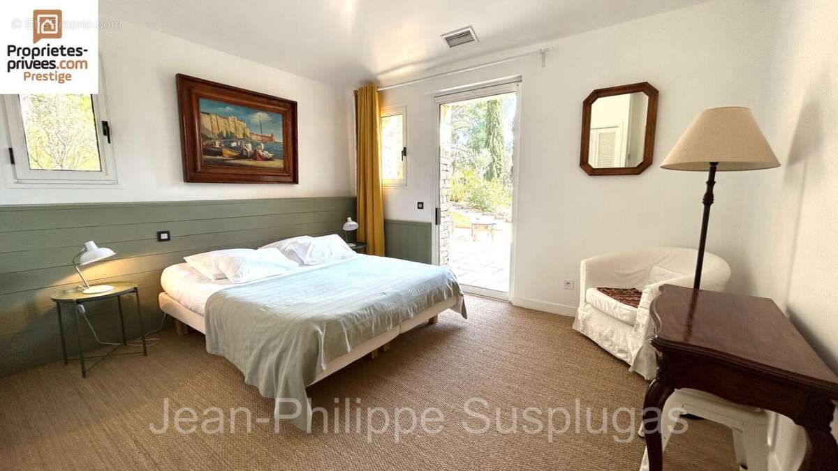 Maison à SAINT-CYR-SUR-MER