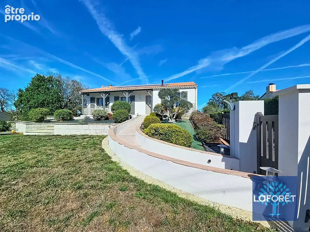 Vente Maison 4 Pièces avec Piscine Intérieure ? Entre Belleville-sur-Vie et Beaufou - photo 3