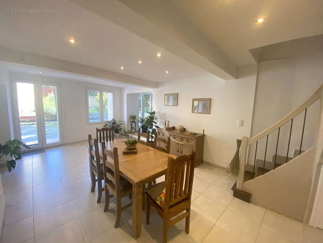 Maison à VILLENEUVE-LA-COMPTAL