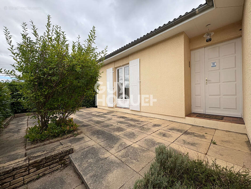 GIVORS MONTROND : Maison individuelle T4 - sous sol de 100m² - vue dégagée - plus de 1 500 m² de terrain - photo 2
