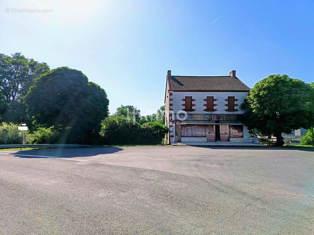 Maison à TEILLET-ARGENTY