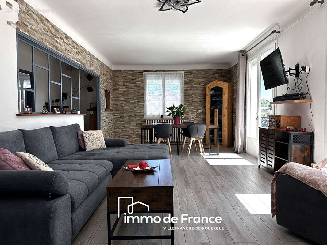 Maison Vailhourles 204 m² habitables, 6 chambres, garage et abri camping-car sur 1075 m² de terrain clos - photo 3