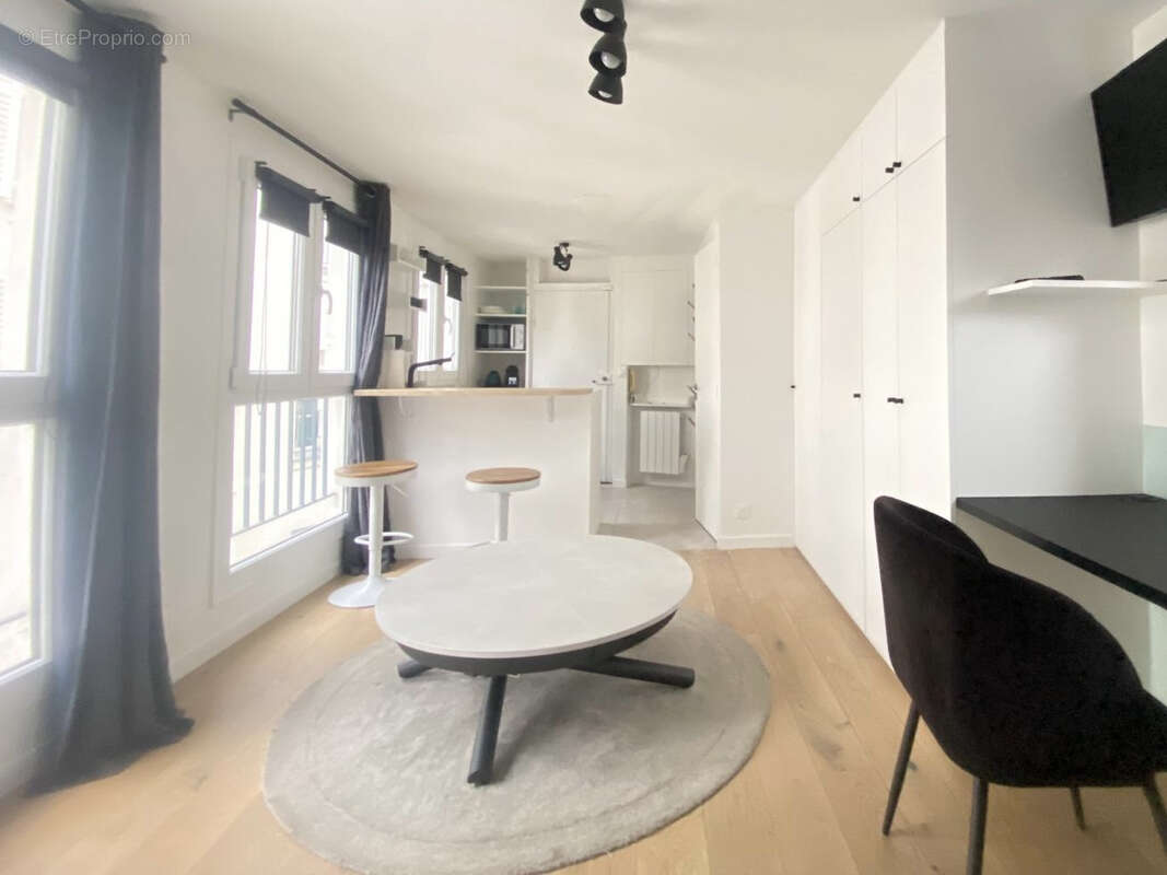 Un adorable studio - emplacement exceptionnel ! - photo 2
