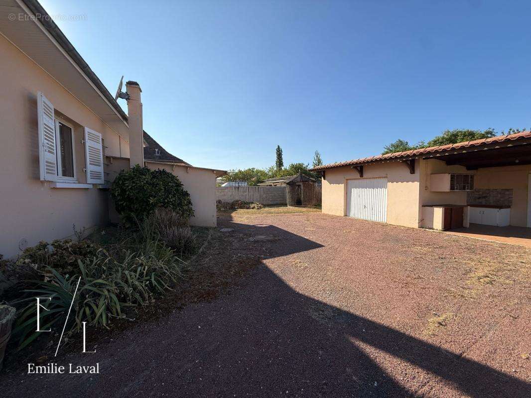 Maison avec dépendance, cave à vin et terrain clos de 1 737 m² à Pineuilh (33) - photo 18