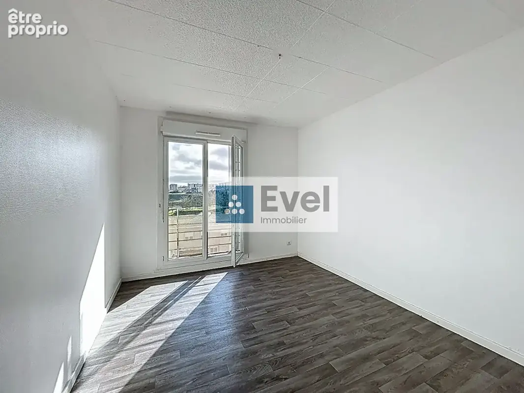 Dernier étage avec balcon ? Beau potentiel ! - photo 8