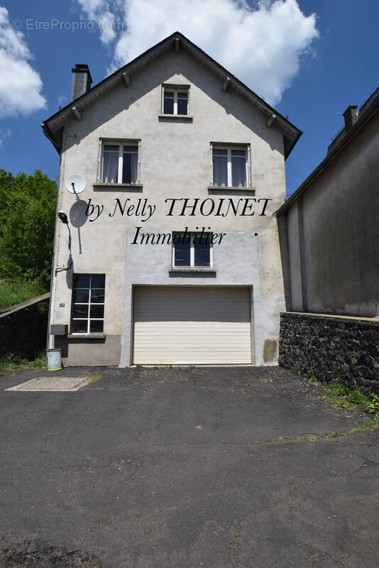 Maison à EGLISENEUVE-D'ENTRAIGUES