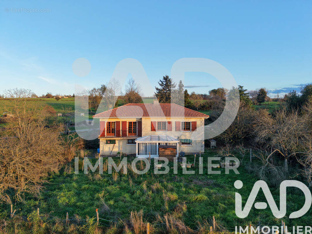 Photo 2 - Maison à YVRAC-ET-MALLEYRAND