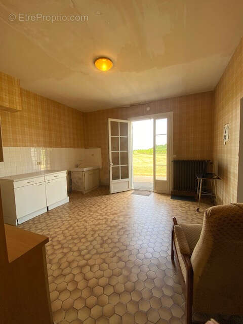 COZES Ancienne propriété viticole 305 m2 habitables 7 chambres 17 pièces au total - photo 24