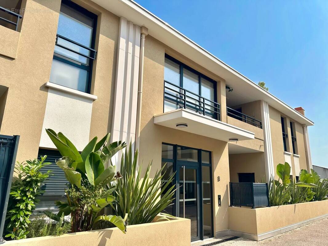 Appartement à VALLAURIS