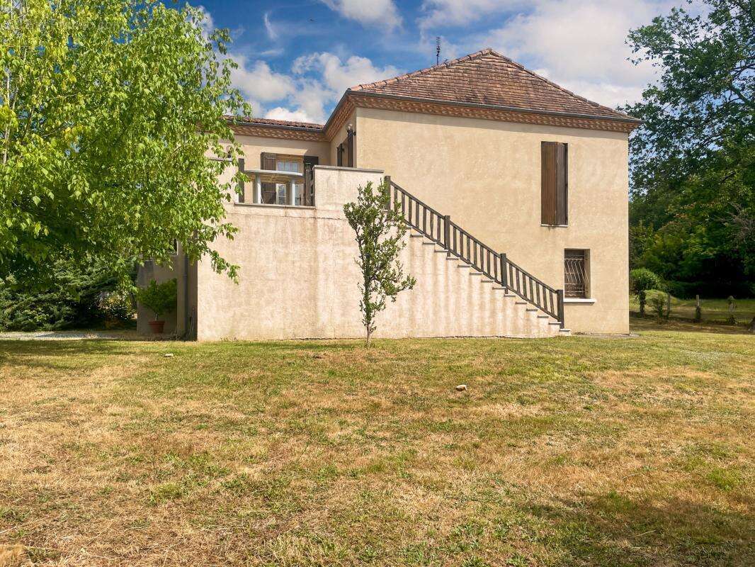  Maison familiale de 188 m² – De beaux volumes et un énorme potentiel ! - photo 3