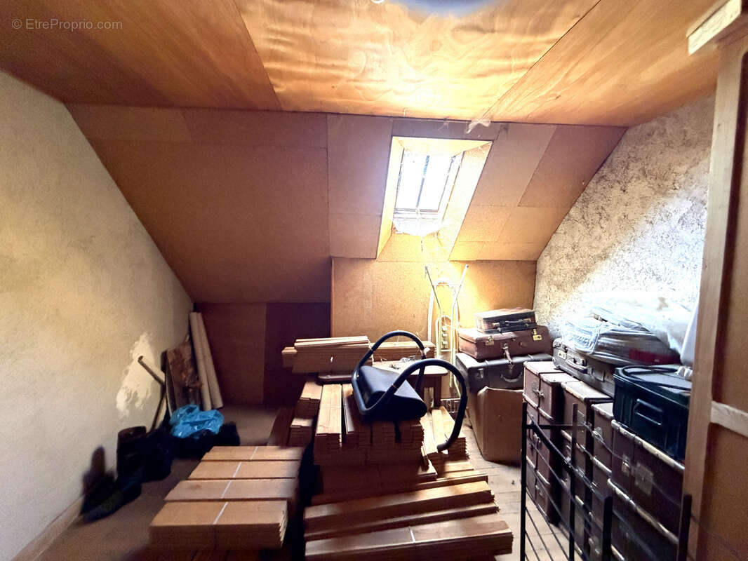 Marcenat centre  Jolie maison de 118 m2 avec 15 427 m2 de terrains au cœur du Cézallier - photo 12