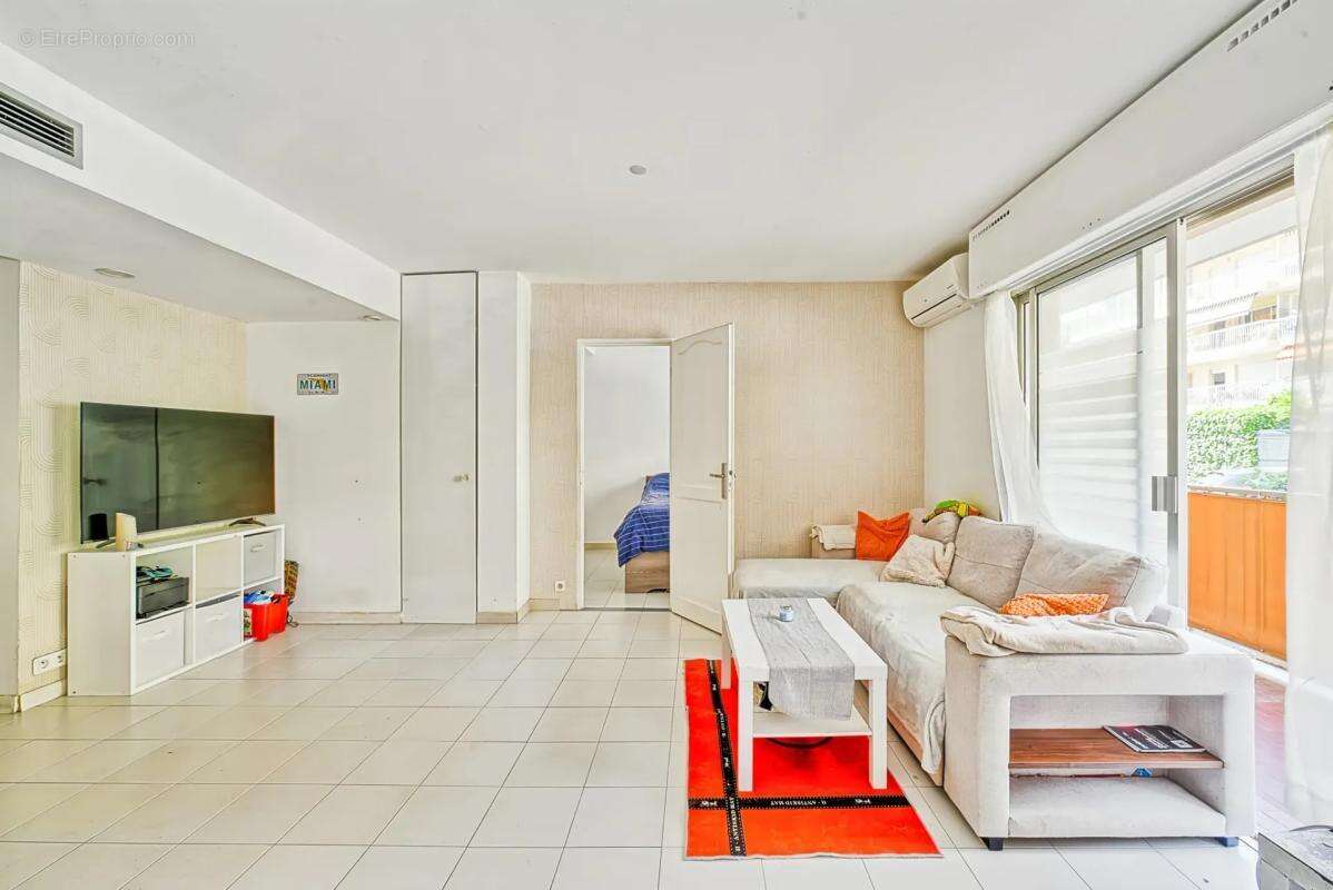 Appartement 2 pièces de 55 m² à Saint-Laurent-du-Var - photo 8