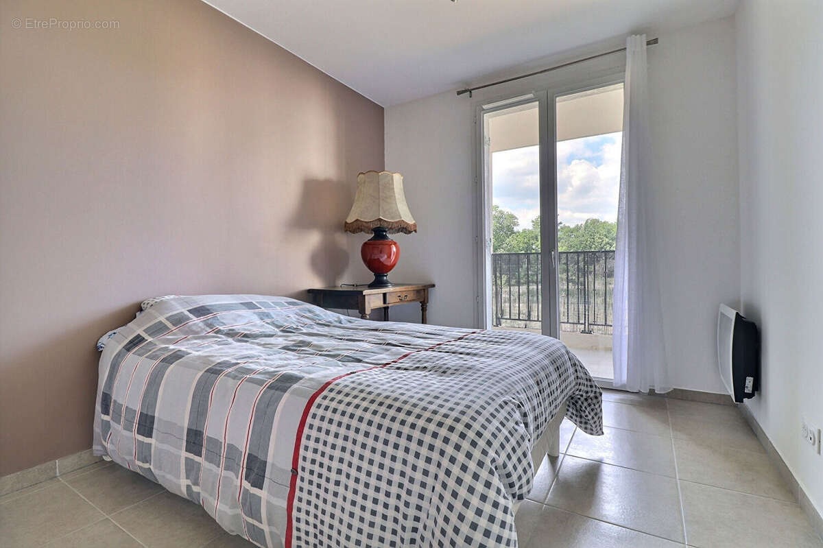 Appartement à ROUGIERS
