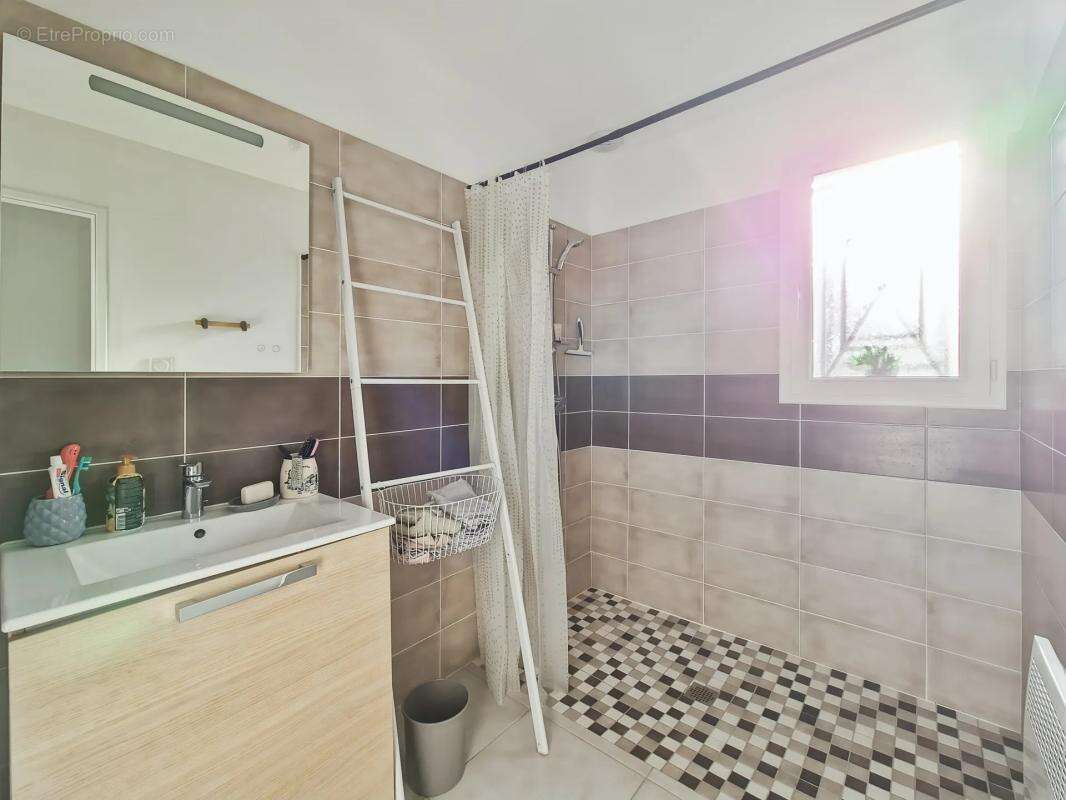 Maison à BRIZAMBOURG