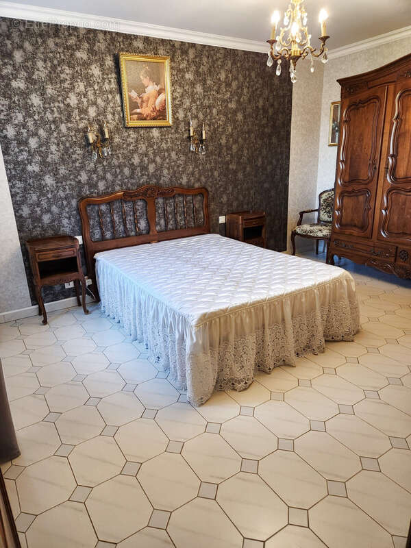 Maison à SAINT-JULIEN-LES-ROSIERS