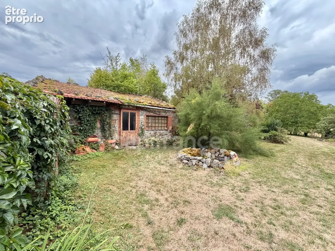 Maison en pierre de 150 m2, 4 chambres, terrain de 2 000 m2 + 9 383 m2 en fermage, combles aménageables de 75 m2, puits, garage  - photo 8