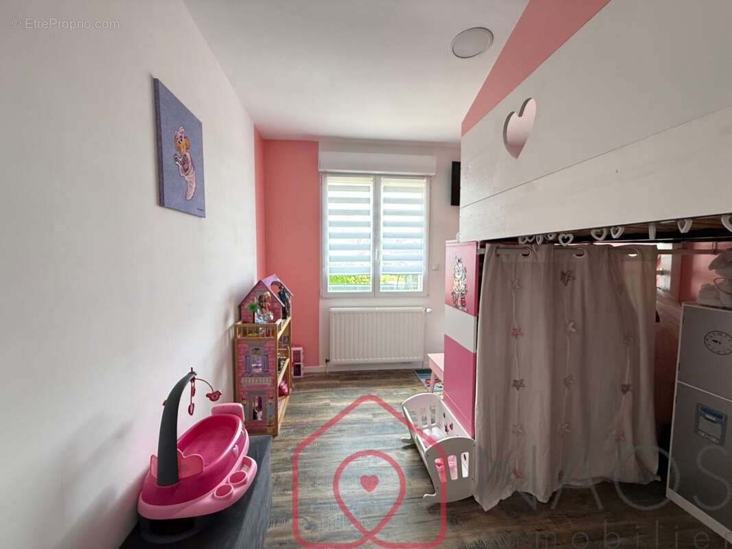 Maison familiale rénovée de 113 m²  Sous-sol complet  Terrasse 70 m2 piscine et cuisine d'été - photo 9