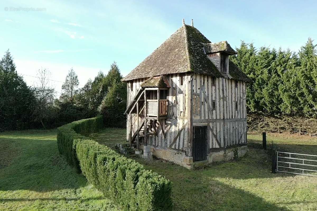 Maison à SAINT-PIERRE-SUR-DIVES