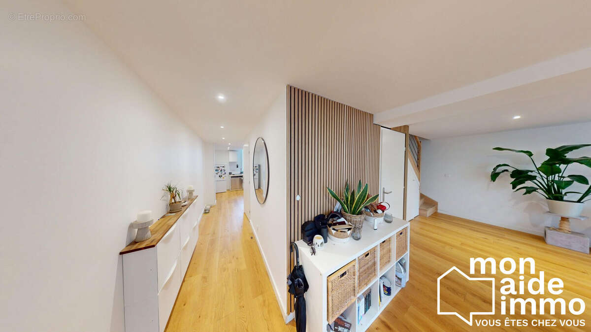 Dégagement R1 - Appartement à BORDEAUX