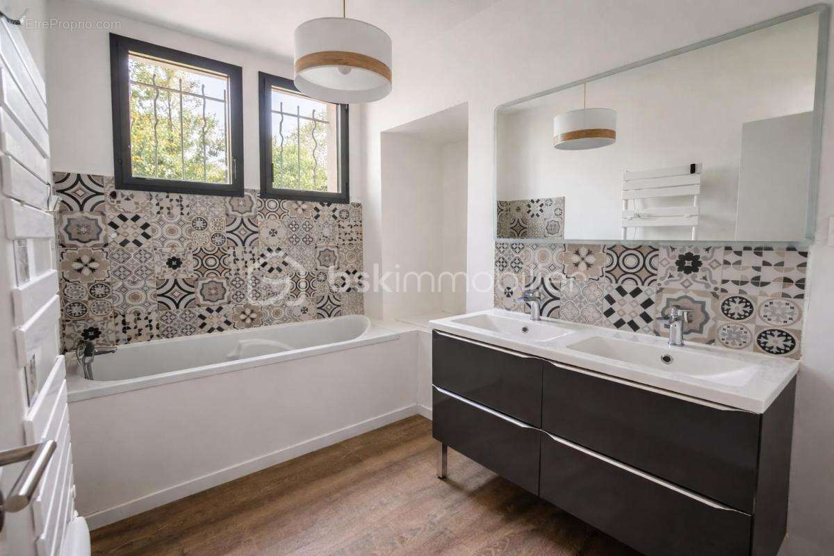 Maison à PONT-SAINT-ESPRIT