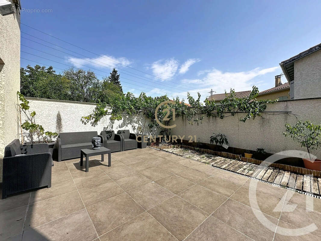 Maison 117 m² à Givors  - photo 2