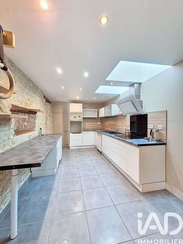 Maison 130 m² à Saint-Cyr-Du-Doret  - photo 8
