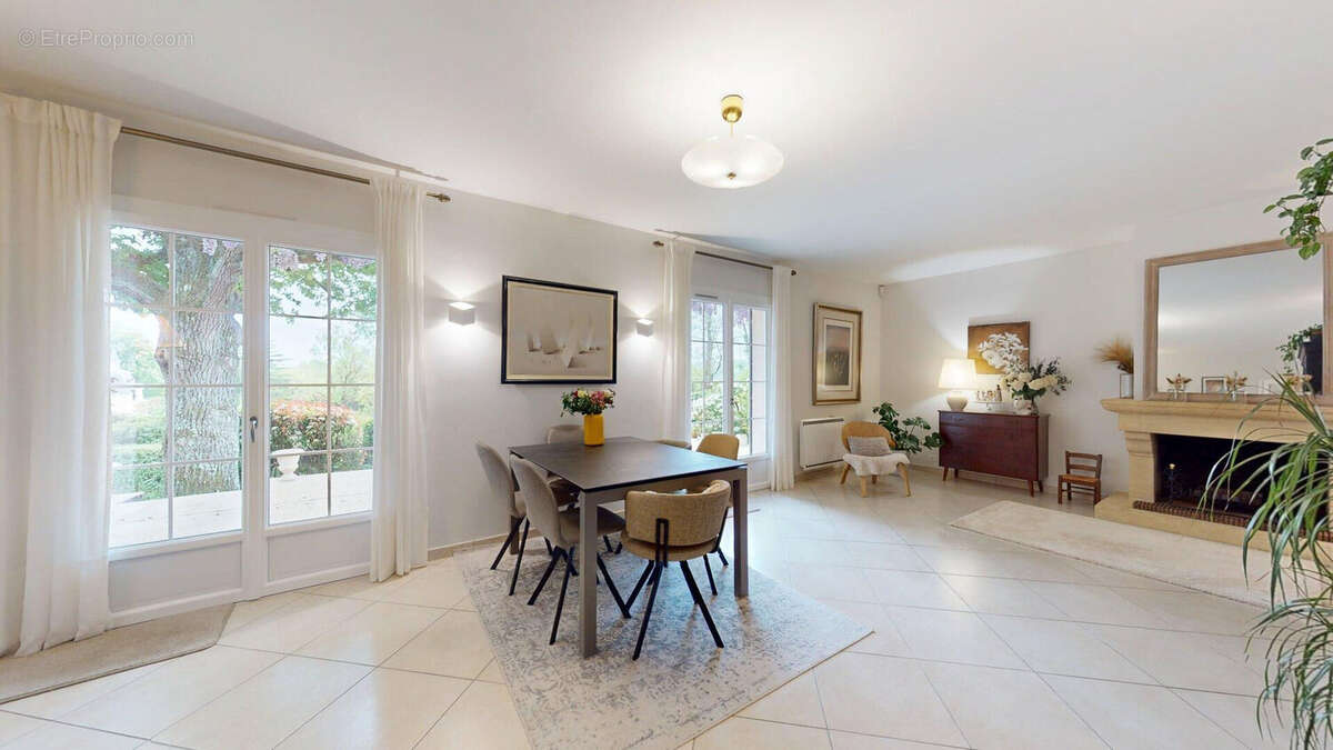 Maison à SAINT-CYR-SUR-LOIRE