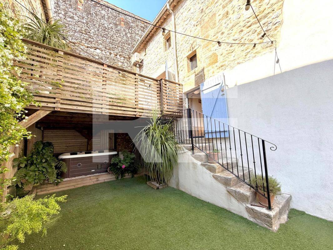 Maison à SAINT-CHAPTES