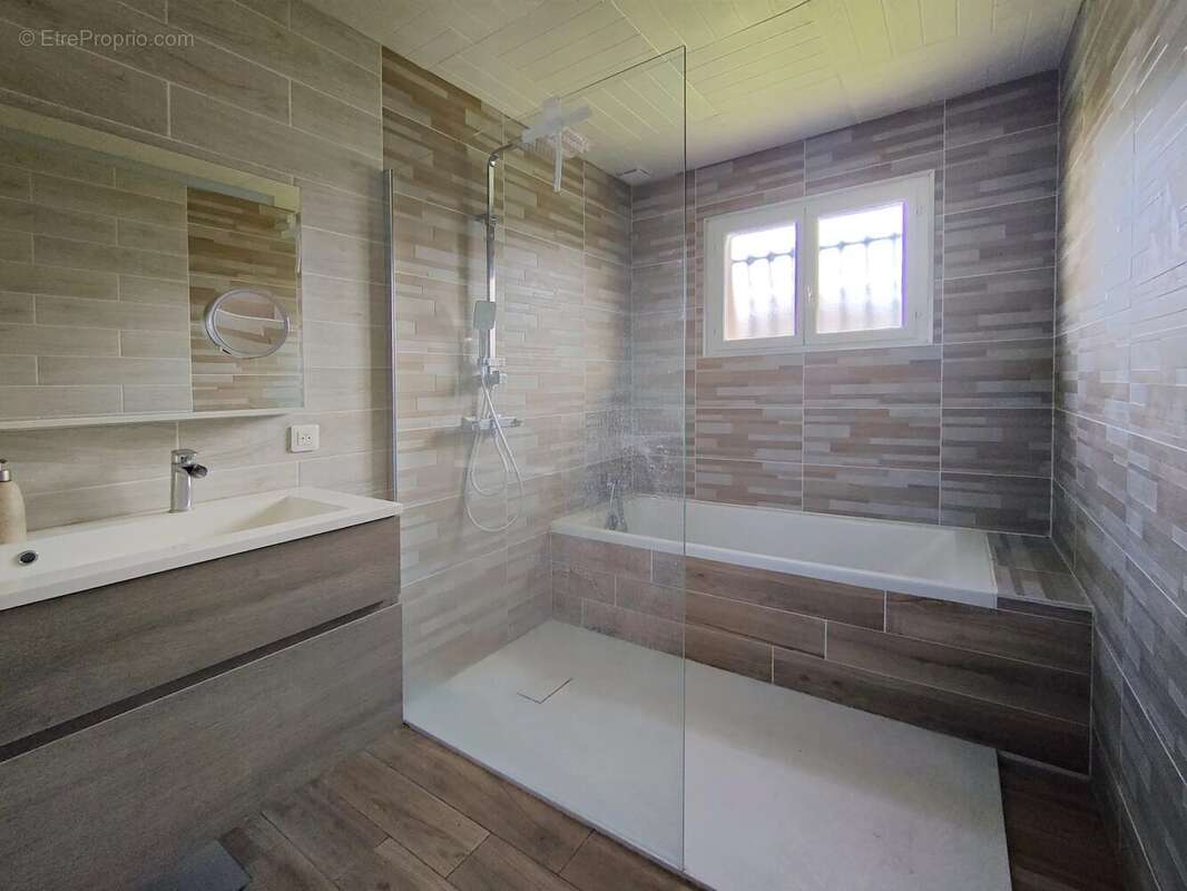 Maison à AYGUEMORTE-LES-GRAVES