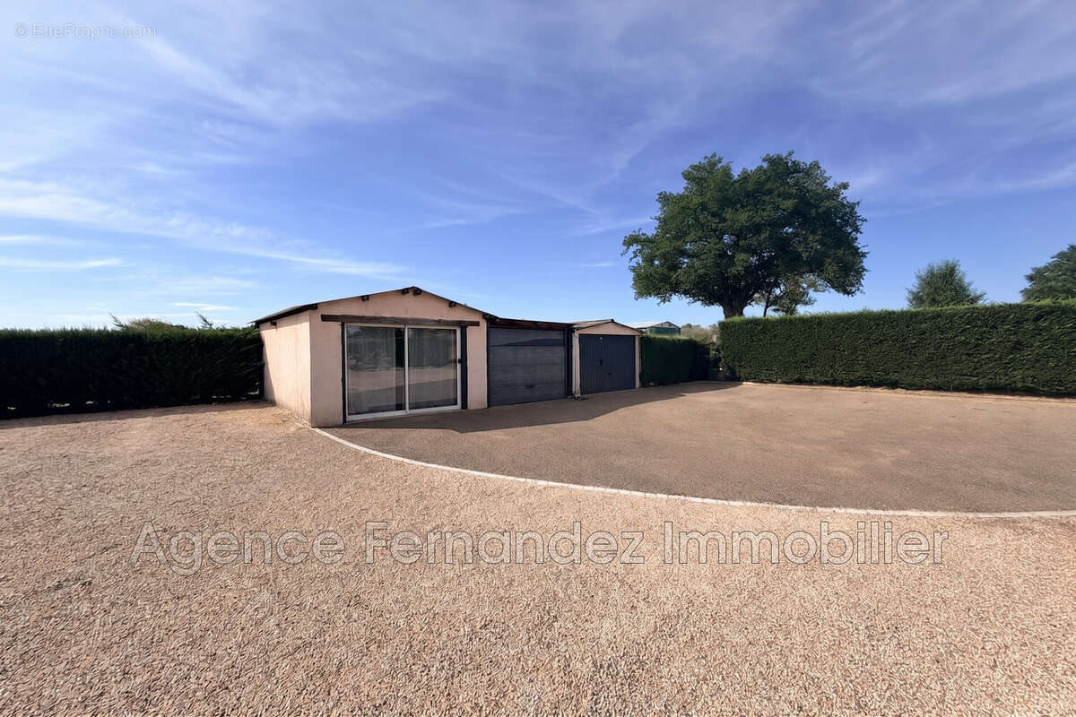 Maison 160 m² à Saint-Yan  - photo 9