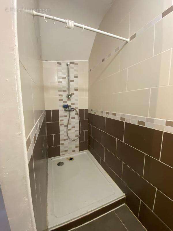 Plouarzel - Immeuble de 3 locaux commerciaux et 3 appartements - photo 9