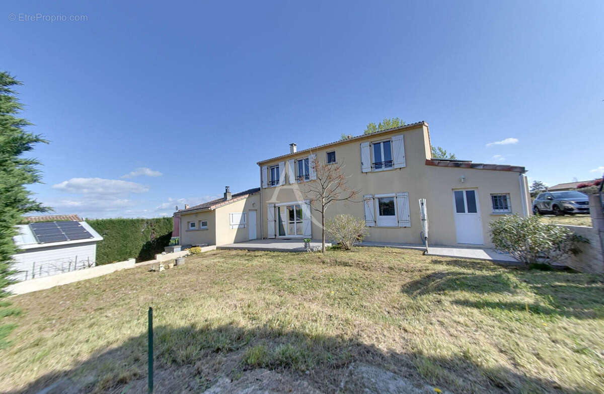 Maison à NEGREPELISSE