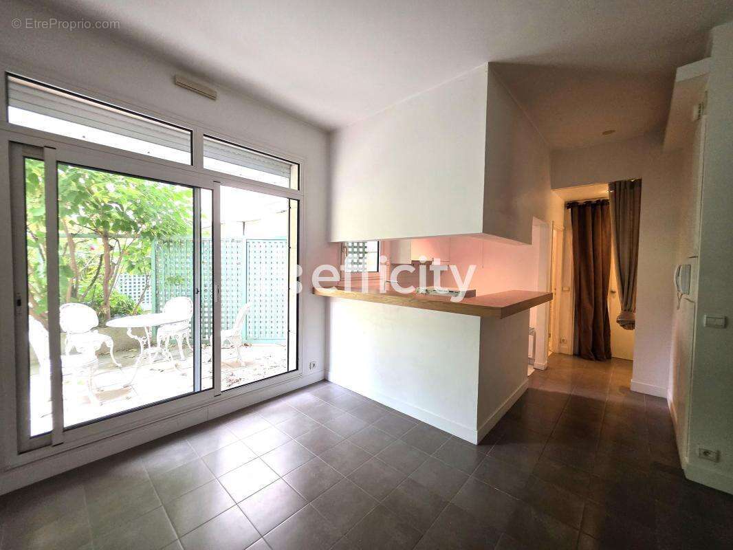 Appartement à NEUILLY-SUR-SEINE