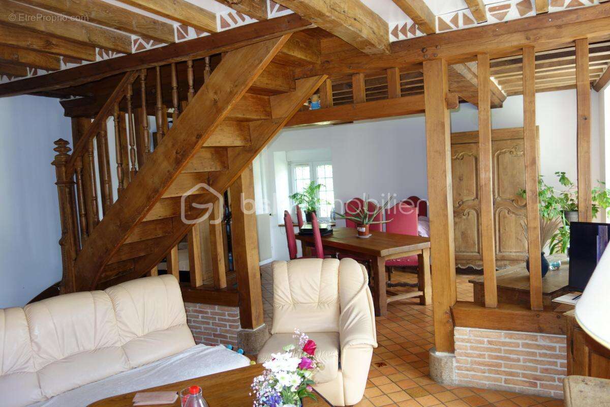 Magnifique longère en pierres sur un terrain arboré de 1801 m2 - photo 4