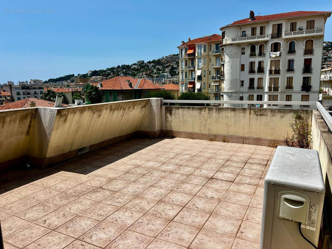 Exclusivité dernier étage avec terrasse - photo 2