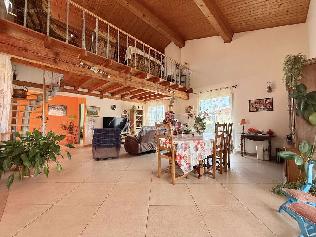 Maison 158 m² à Vinca  - photo 5